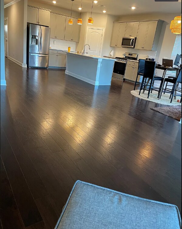 Building Photo - "Charming 3-Bedroom Retreat with 2 Baths and 1944 Sq. Ft. and fenced yard