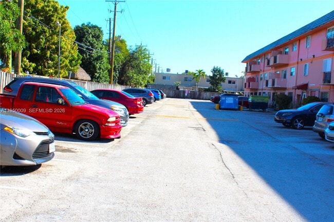 Foto del edificio - 17101 NW 57th Ave