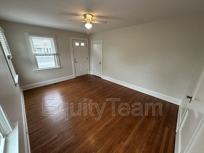 Foto del edificio - 4214 Beech St