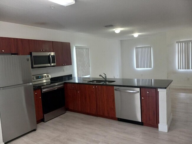 Foto del edificio - 875 SW 7th St