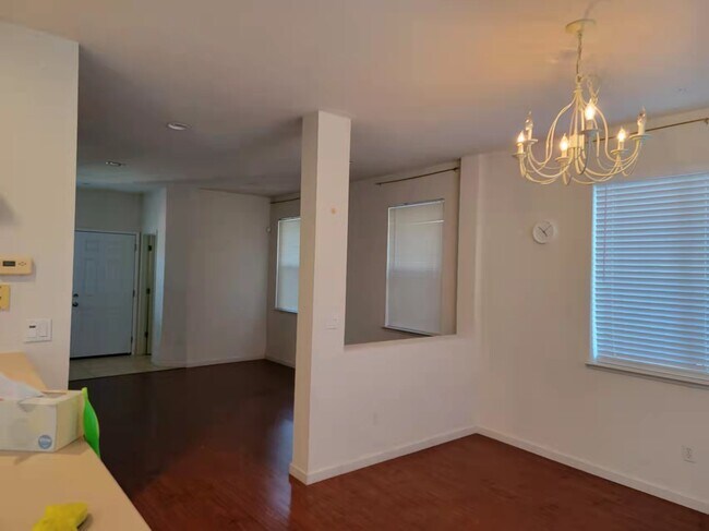 Building Photo - 975 Soto Dr