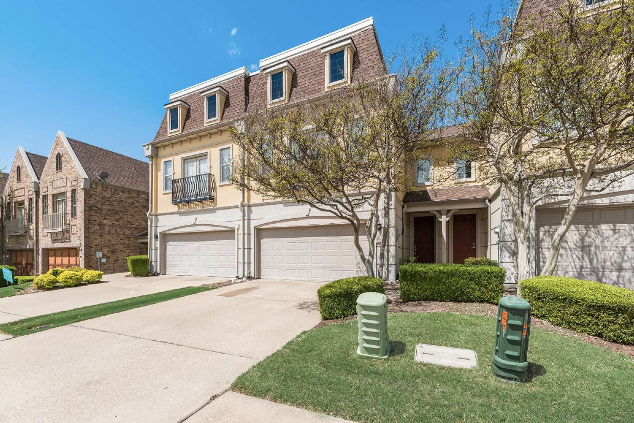 Dog friendly 3-2.5-2 Townhome in the heart of Plano! - Dog friendly 3-2.5-2 Townhome in the heart of Plano!