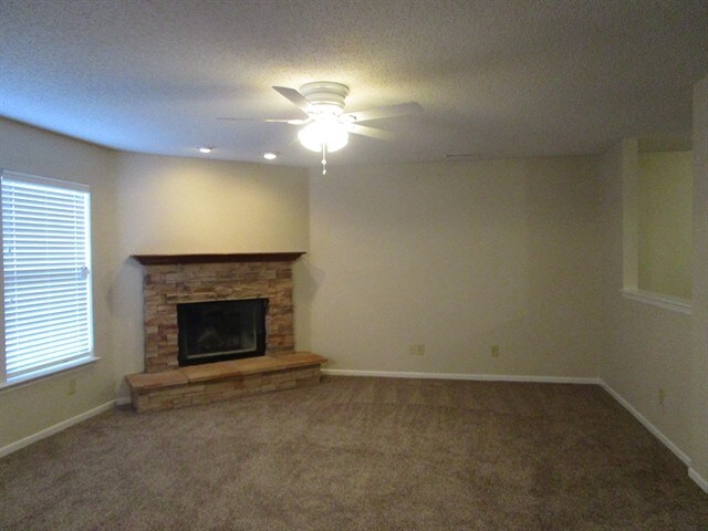 Foto del edificio - 12440 Rose Haven Dr