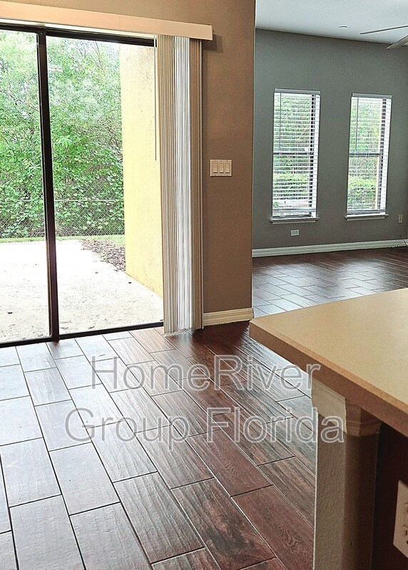 Foto del edificio - 9656 Doris Ln