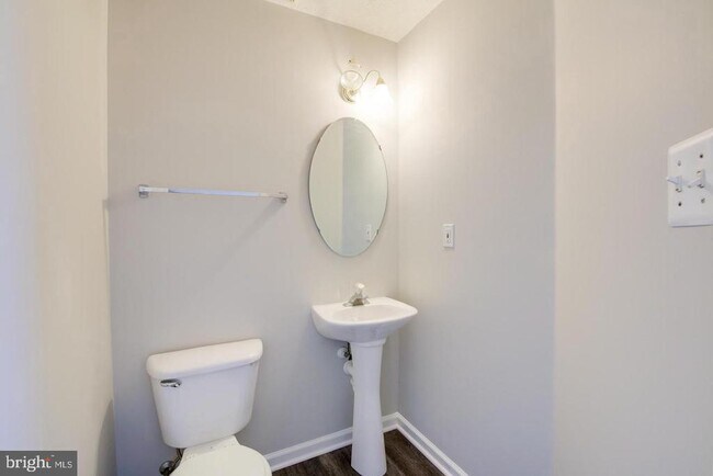 Foto del edificio - 9307 Vanguard Ct