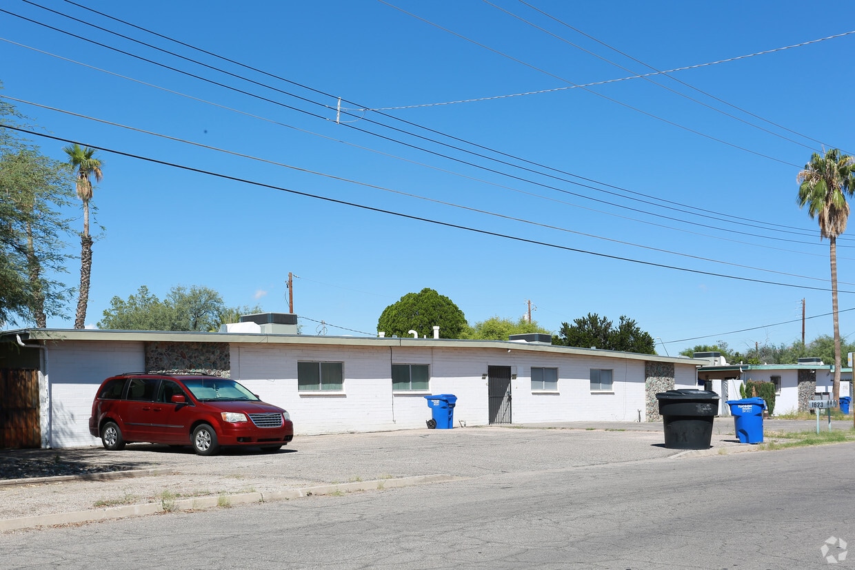 Building Photo - 1623-1641 N Santa Rosa Ave