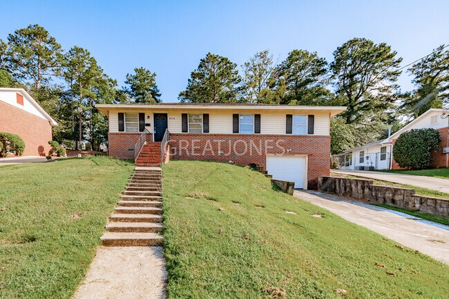 Building Photo - NOW OFFERING HALF OFF THE FIRST FULL MONTH...
