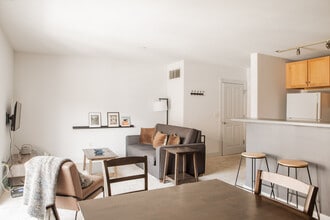 Building Photo - 145 N Jackson St