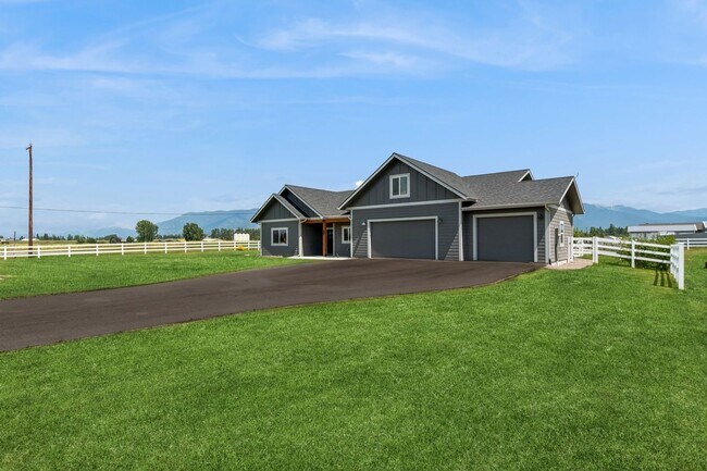 Foto del edificio - Luxury Mountain View Home on 1 Acre
