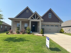 Building Photo - 284 Susan Lynn Dr