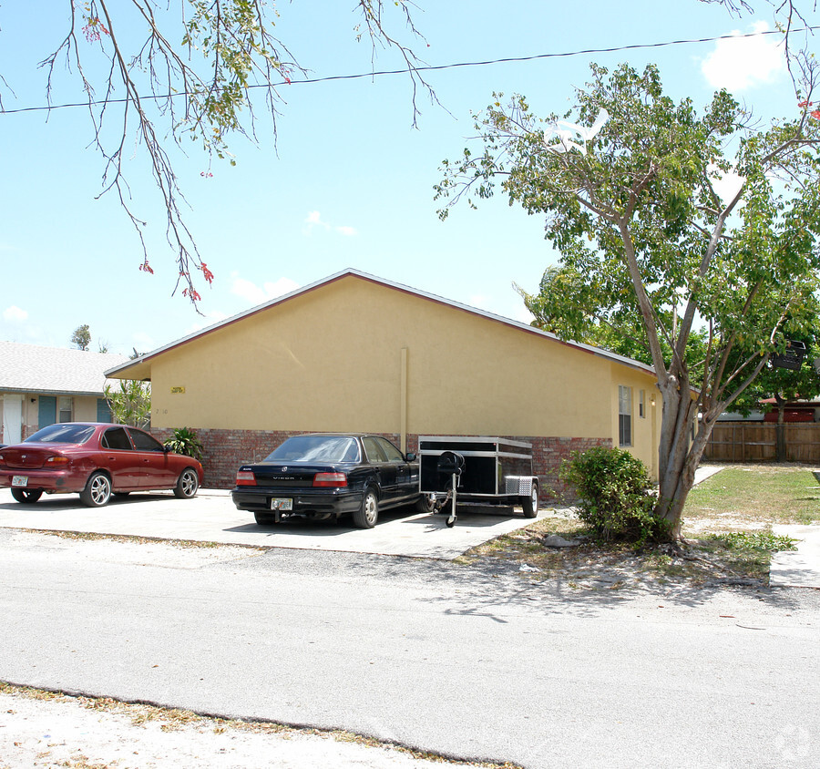 Building Photo - 2600-2610 Riverland Dr