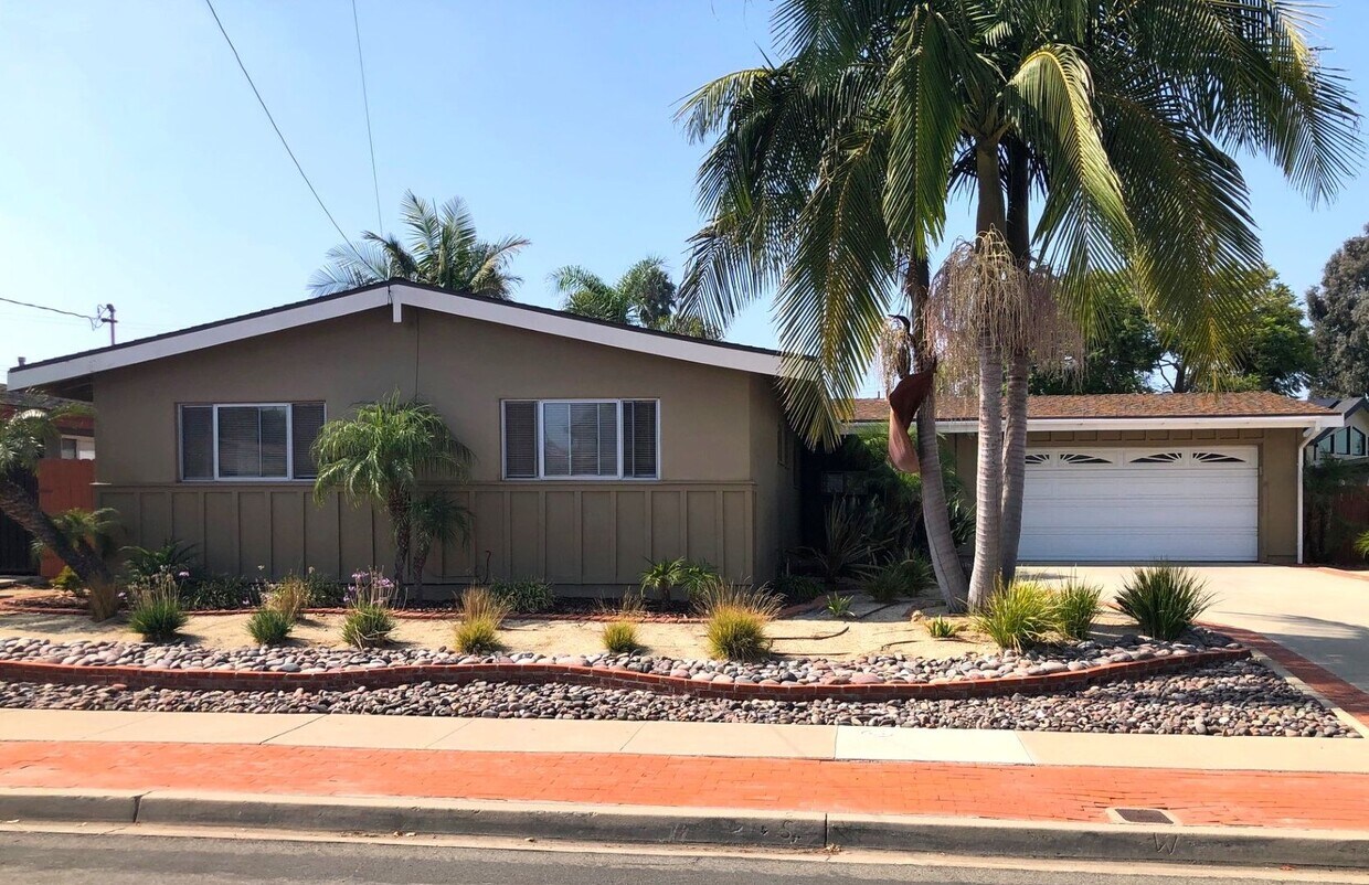Primary Photo - 4 Bedroom Home in Clairemont with Private ...