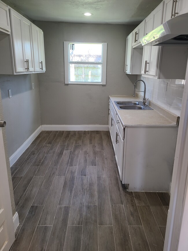 Building Photo - 6223 Sherwood Dr