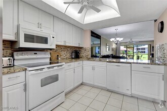 Building Photo - 131 Cypress Way E