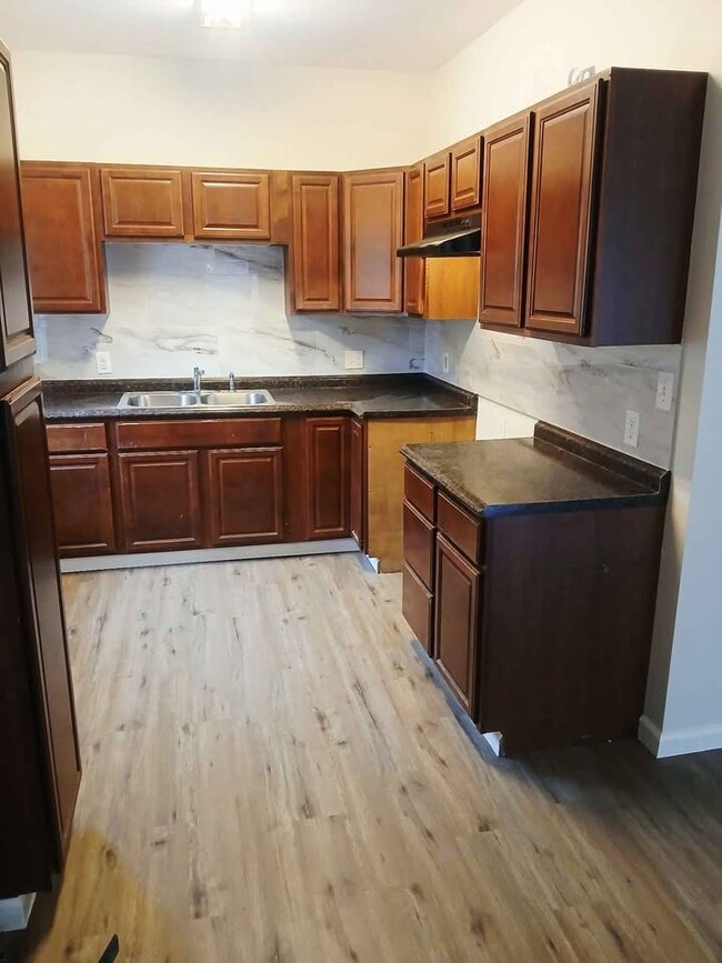 Building Photo - 1313 W Huntington Ave