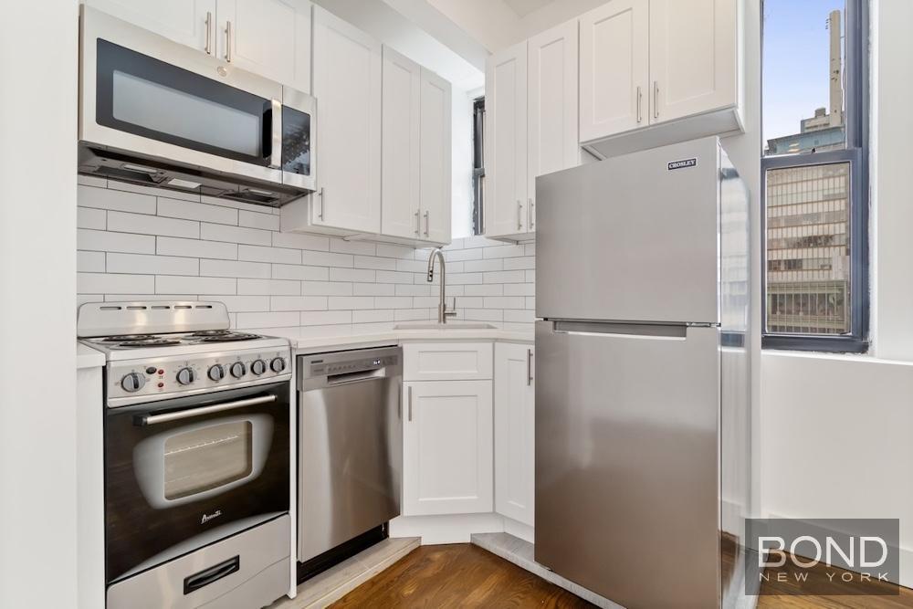 Building Photo - 45 Tiemann Pl