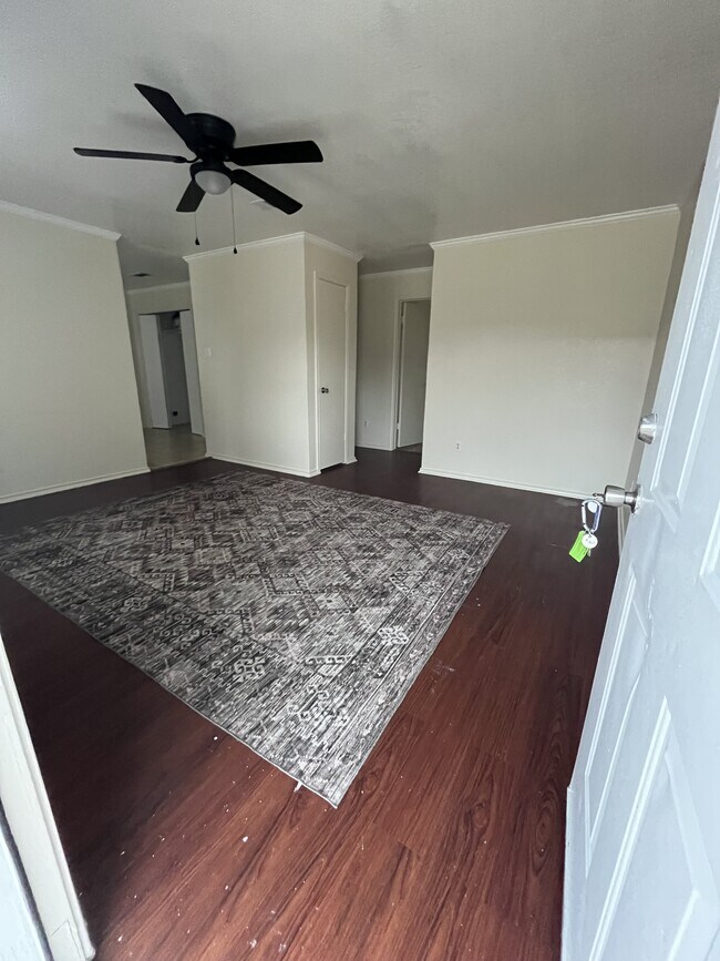 Building Photo - 1604 Benttree Dr