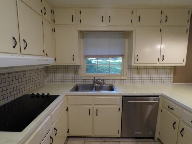 Building Photo - 415 Amberidge Trail NW