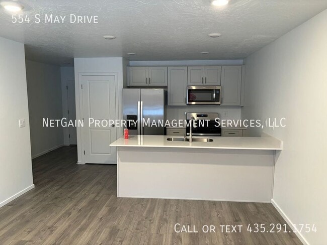 Building Photo - 554 May Dr