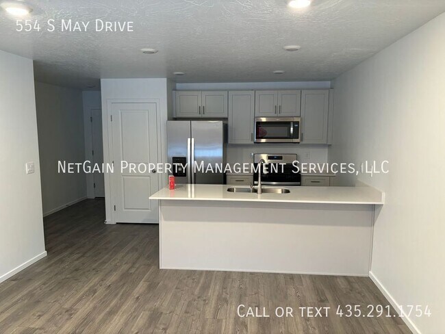 Foto del edificio - 554 May Dr