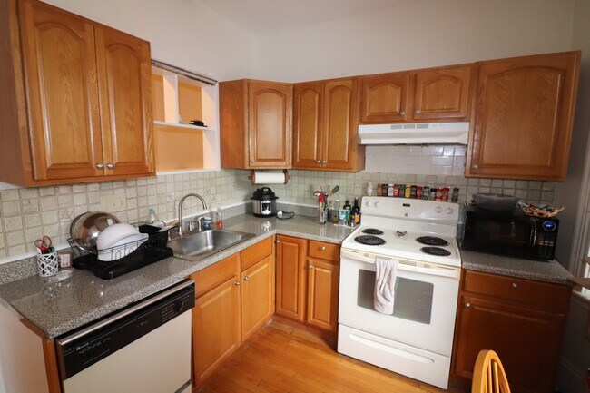 Building Photo - 1407 Beacon St