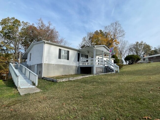 Building Photo - Lovely 3-Bedroom Home with Spacious Yard &...