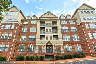 Building Photo - 1321 N Adams Ct