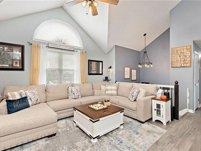 Building Photo - 4 Bedroom 3 Bath Single Family Home in Pec...