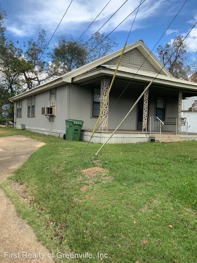 Building Photo - 3 br, 1 bath House - 110 Lucille St.