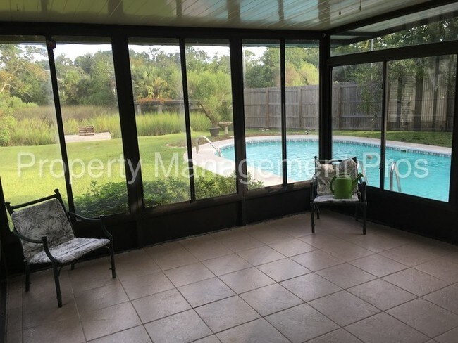 Building Photo - 10020 Belleshore Cir