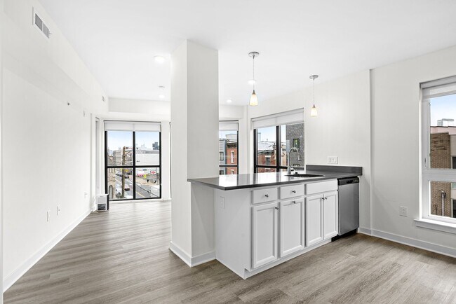 Foto del edificio - 2451 Frankford Ave