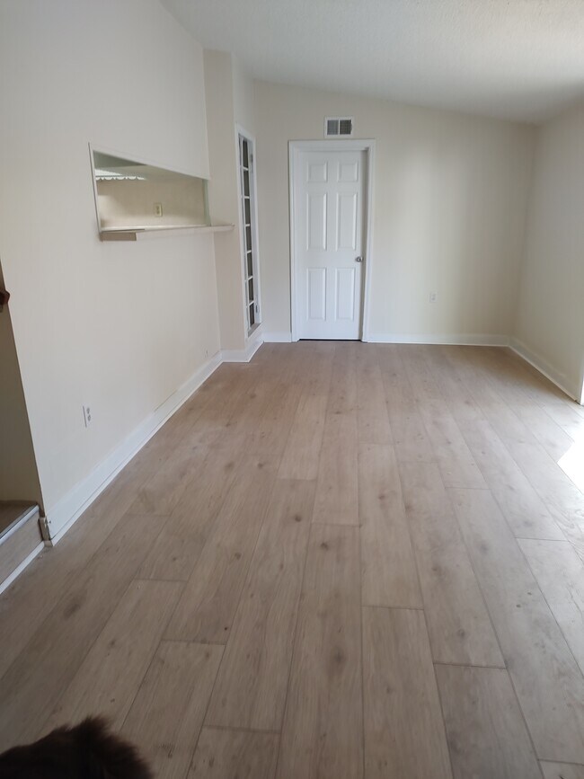 Foto del edificio - 409 Woodland Shores Rd