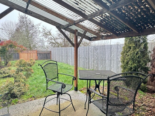 Building Photo - **Applications Pending** Beautiful Pet Fri...