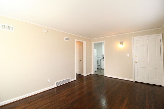 Building Photo - February FREE On This 1 Bedroom 1 Bath Duplex in Navy Hill Area in Olathe