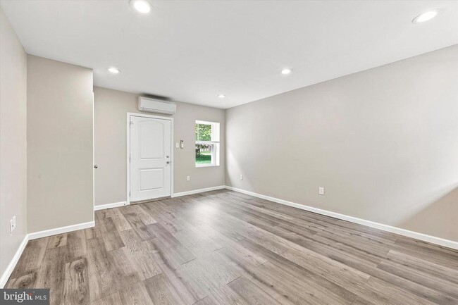 Building Photo - 327 Powhattan Ave