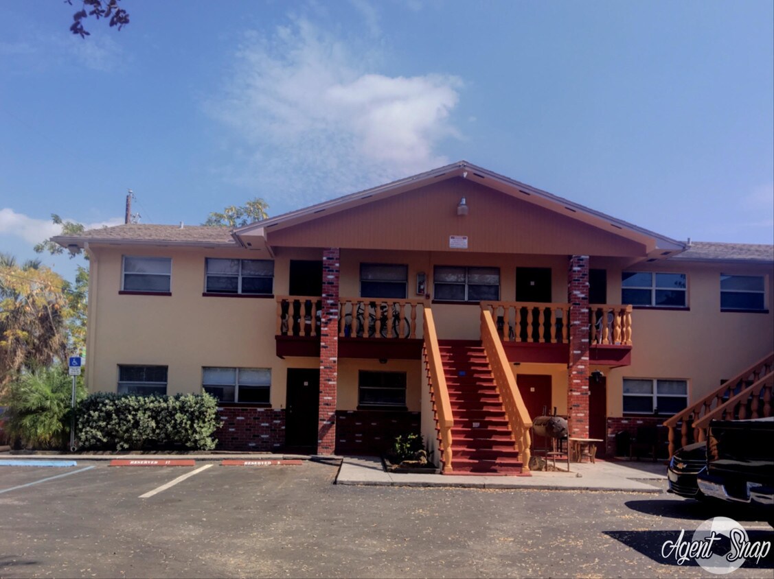 Primary Photo - 2525 Royal Palm Ave