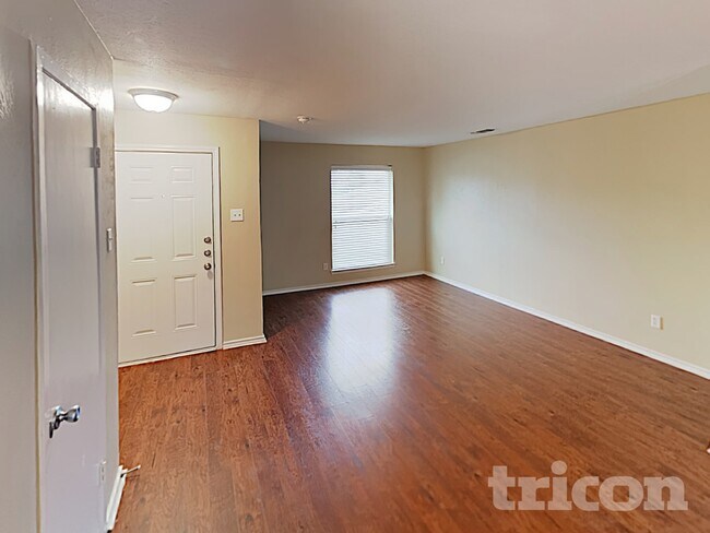 Foto del edificio - 2617 Spiceberry Ln