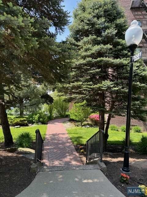 Foto principal - 3081 Edwin Ave
