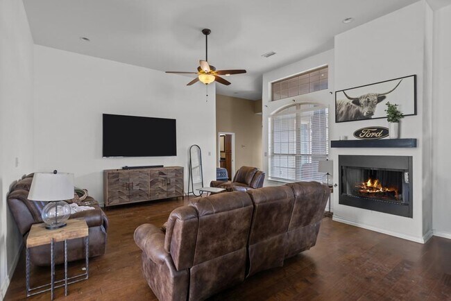 Foto del edificio - 3701 Timber Wolf Trl