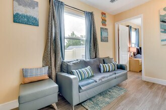 Building Photo - 7232 Lazy Hill Dr