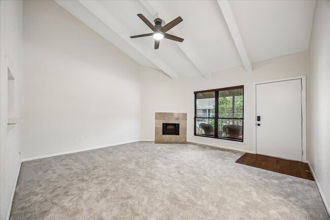 Foto del edificio - 5711 Sugar Hill Dr