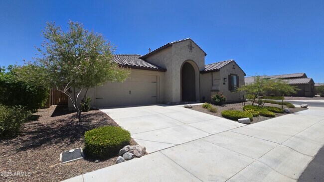 Building Photo - 18407 W Sandlewood Dr