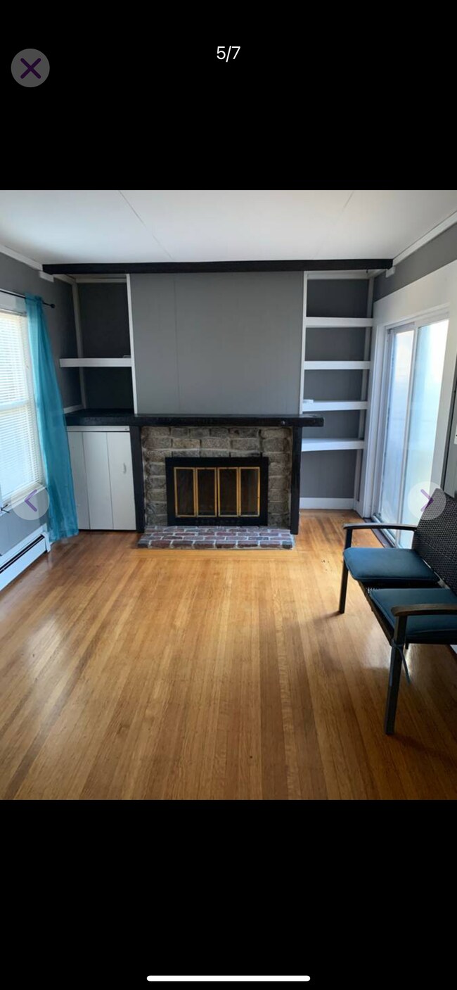 Living room - 81 Maple St