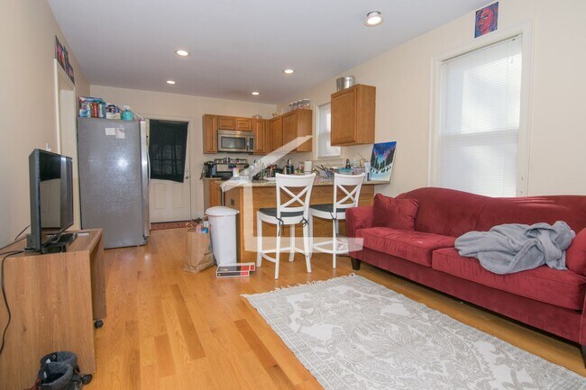 Building Photo - Unique BU Apartment