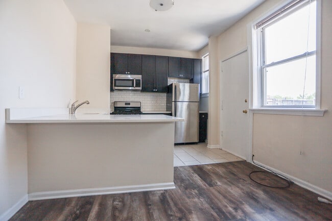Building Photo - 4400 N Magnolia-331