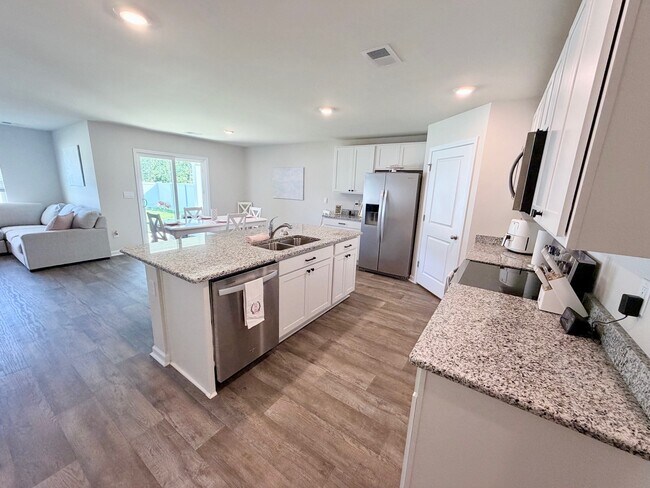 Foto del edificio - 532 Scarlet Sage Dr
