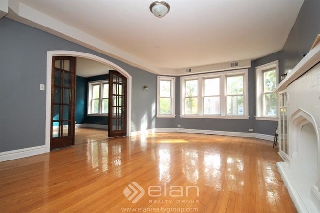 Living Room - 3308 W Palmer St