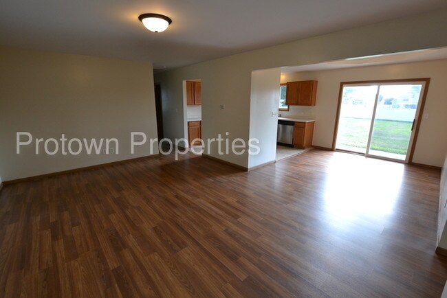 Building Photo - Amazing 3 Bedroom 2 Bathroom House in Godley