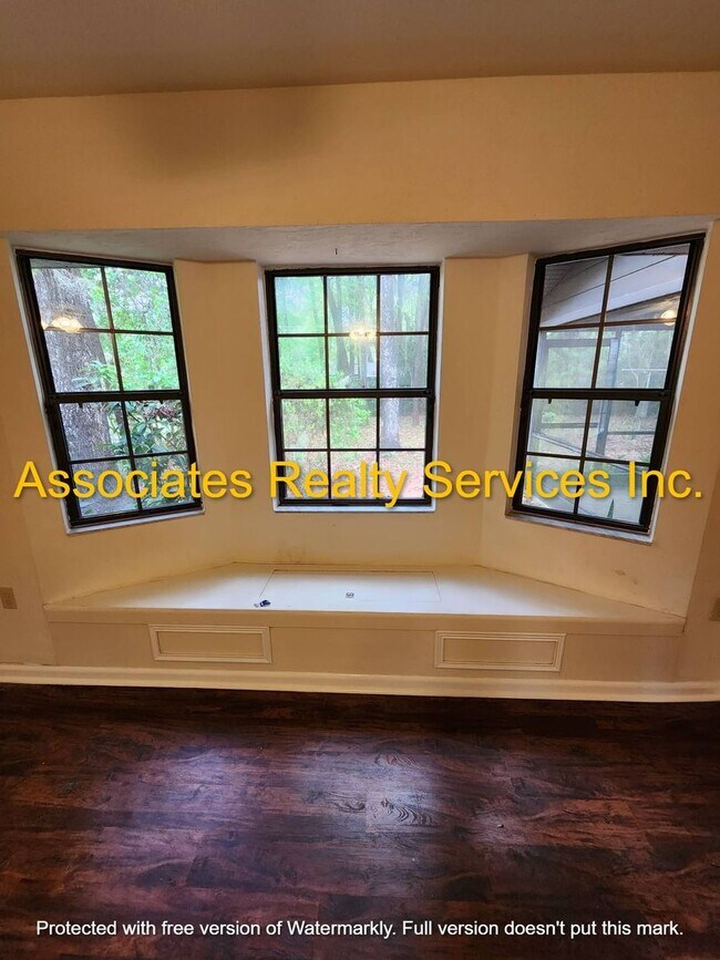 Foto del edificio - 3 Bedroom 2 Bath close to Sante fe College...