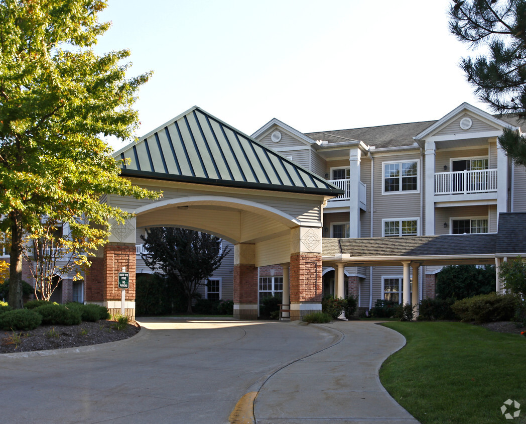 Primary Photo - Sprenger Towne Center Senior Apartments